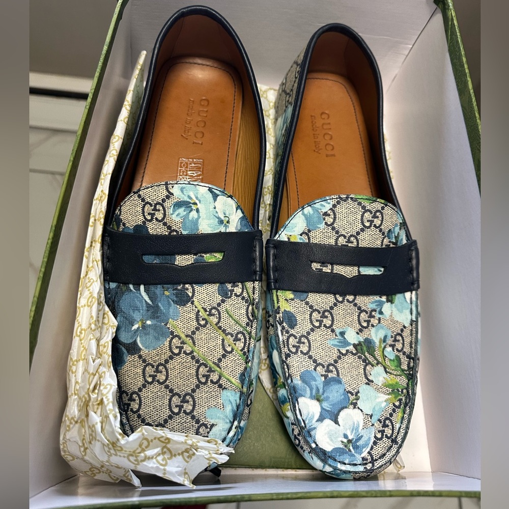 Gucci monogram blue floral loafers size 12